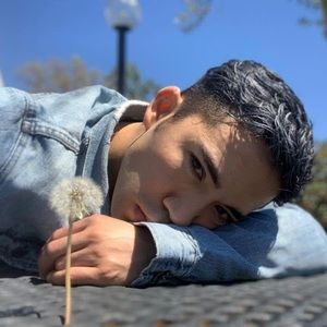 Meet your Posher, Javier